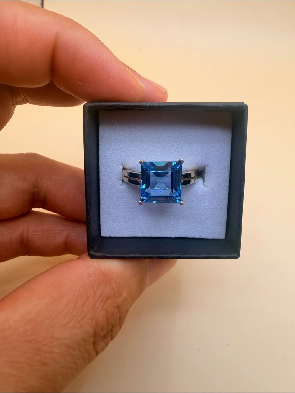 10k Yellow Gold Blue Topaz Ring Size 8